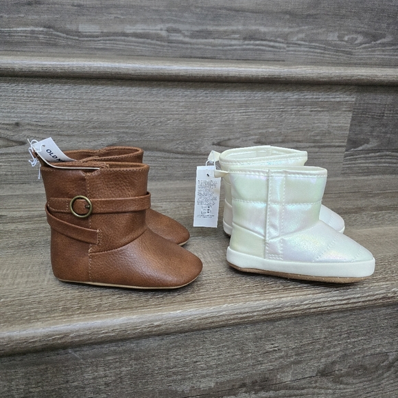 old navy set of 2 boots 12 to 18 mos NWT metallic white & brown - Picture 1 of 5